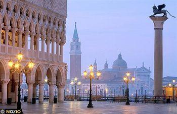 Hotel Ambassador Tre Rose Venice