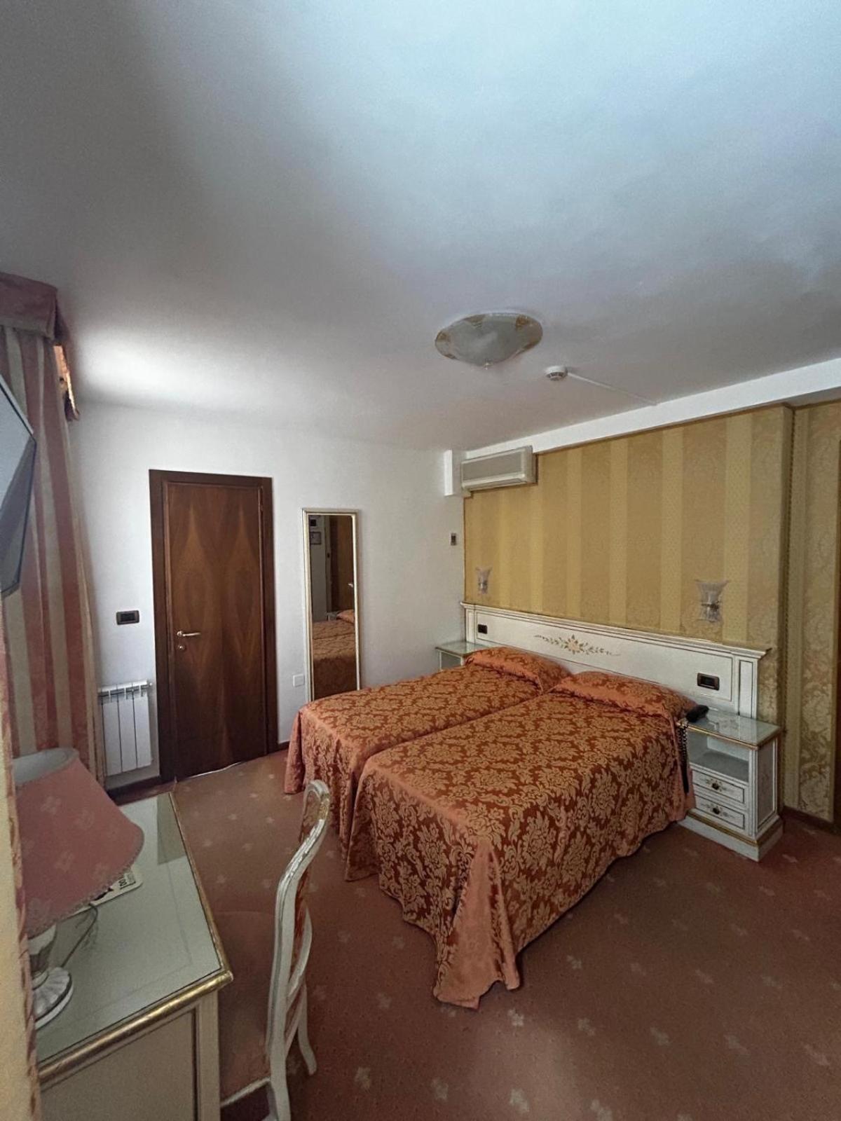 Hotel Ambassador Tre Rose Venezia