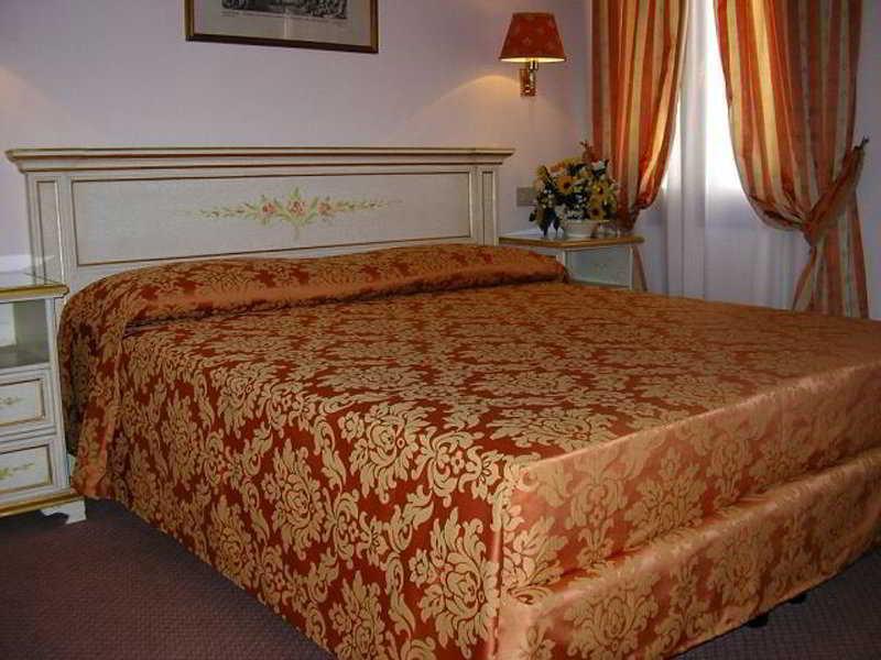 Ambassador Tre Rose Hotel Venezia